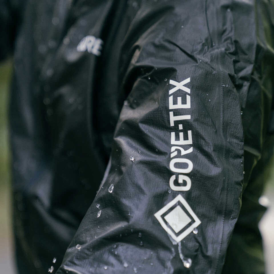 Wear C5 Gore-Tex Shakedry 1985 Jacket beading