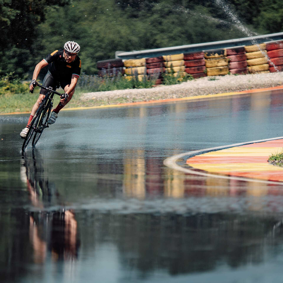 Pirelli-Test-Track-Wet-Bike