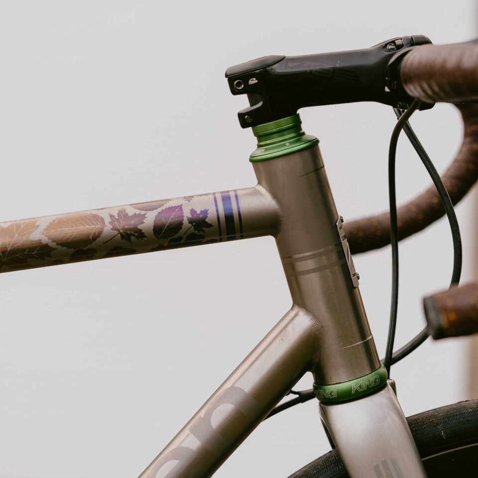 seven cycles axiom xx road bike headtube