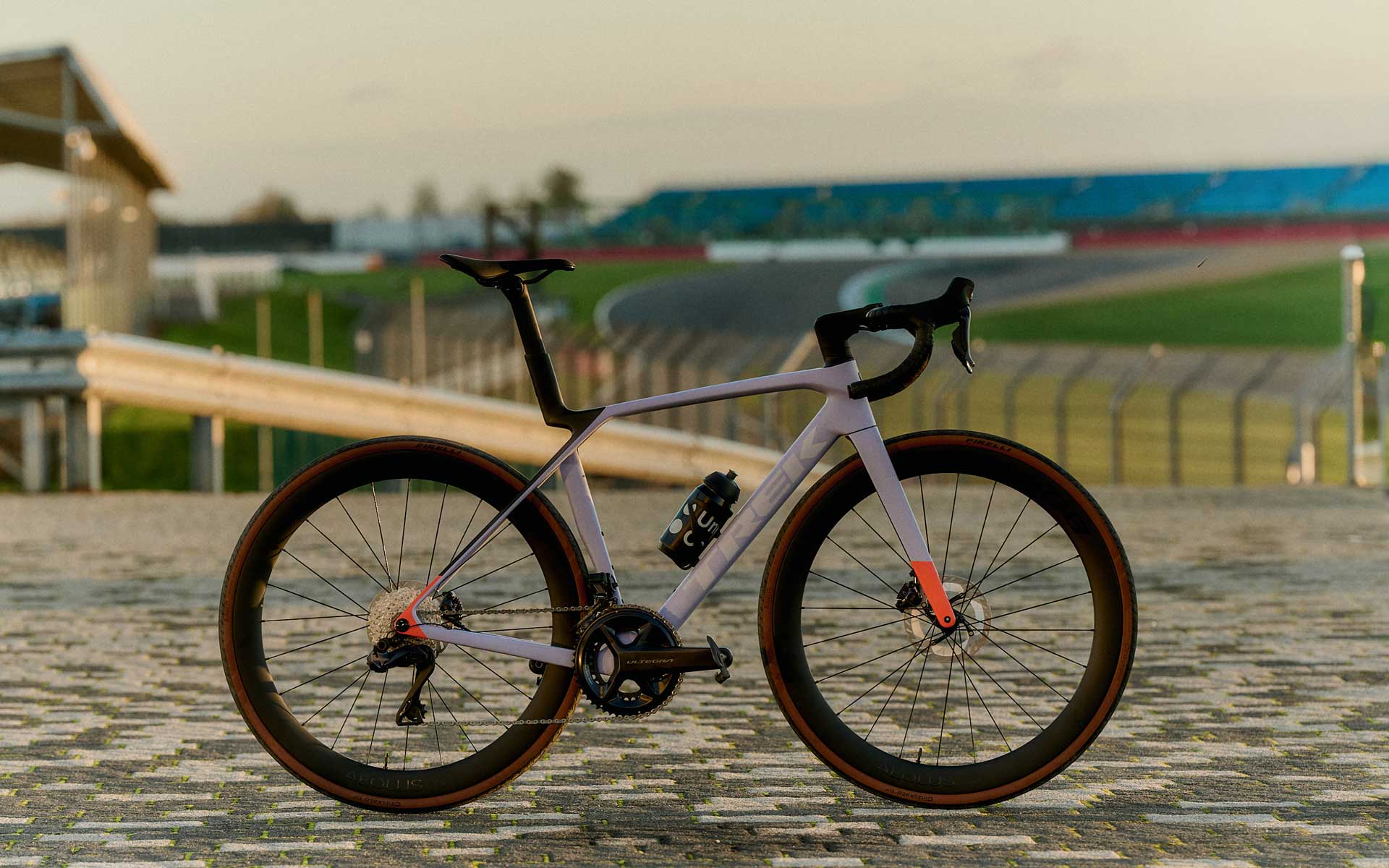 Trek Madone SL 7 Ultegra Di2 Gen 8 Road Bike