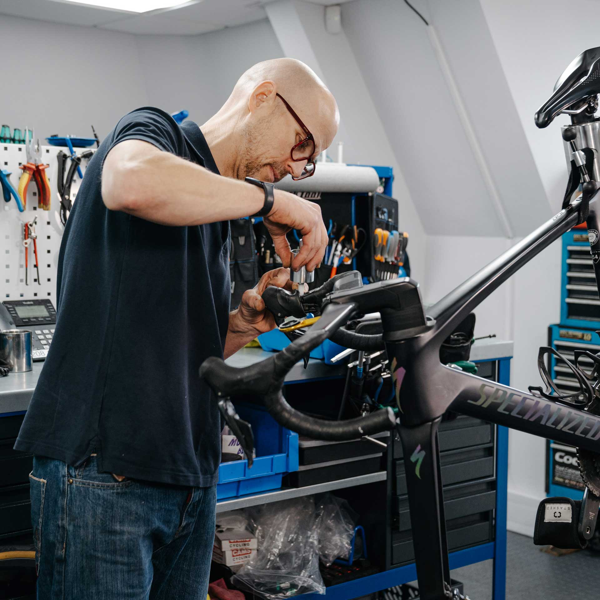 Workshop bleeding brakes