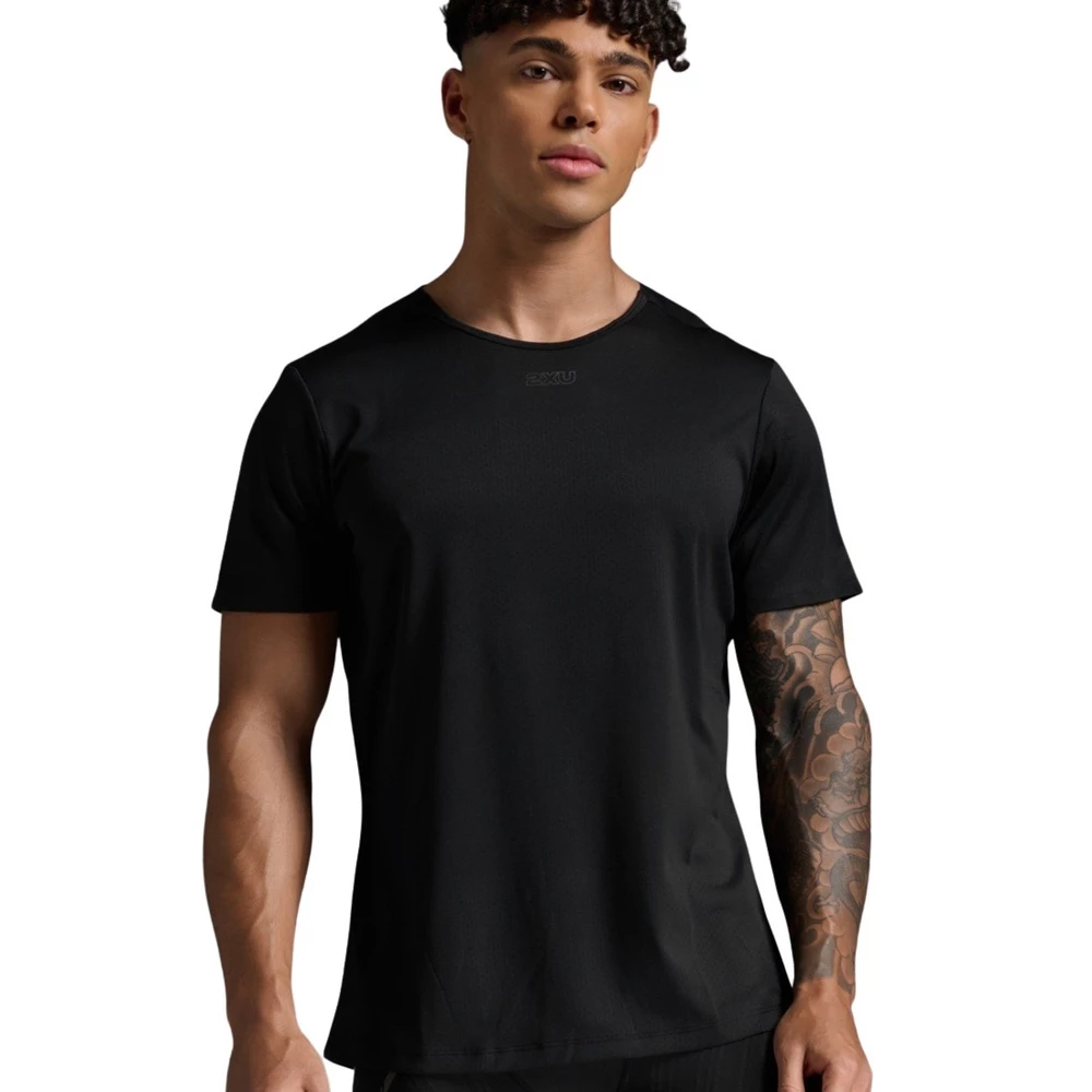 Sigma Sports 2XU Light Speed Tech T-Shirt | Discount Codes available, easy returns, up to £25 off with Newsletter Signup, FREE Postage over £60