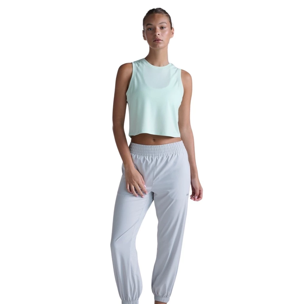 Sigma Sports 2XU Women's Aero Mesh Crop Tank Top | Discount Codes available, easy returns, up to £25 off with Newsletter Signup, FREE Postage over £60