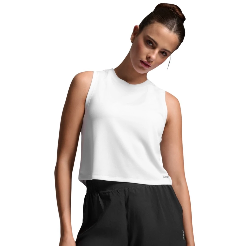 Sigma Sports 2XU Women's Aero Mesh Crop Tank Top | Discount Codes available, easy returns, up to £25 off with Newsletter Signup, FREE Postage over £60