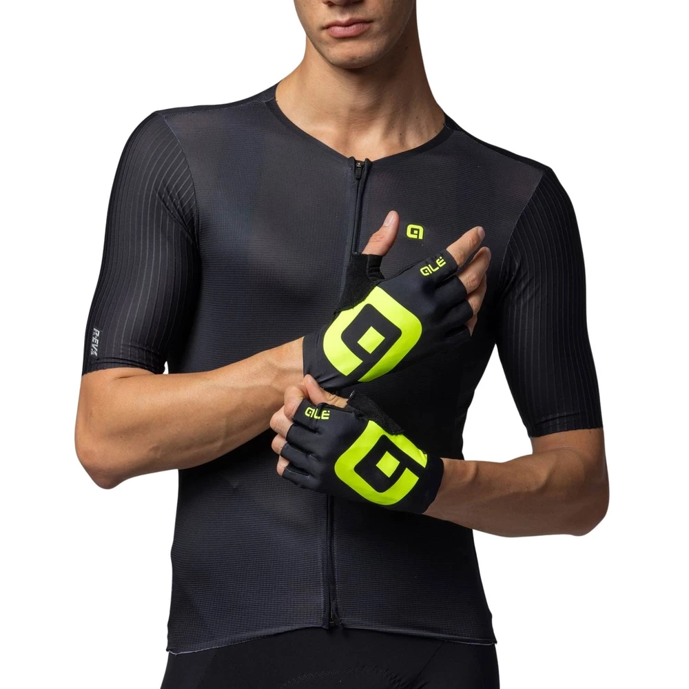 Sigma Sports Ale Air Gloves | Discount Codes available, easy returns, up to £25 off with Newsletter Signup, FREE Postage over £60
